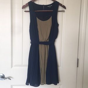 Green and Blue Women’s Sleeveless Dress